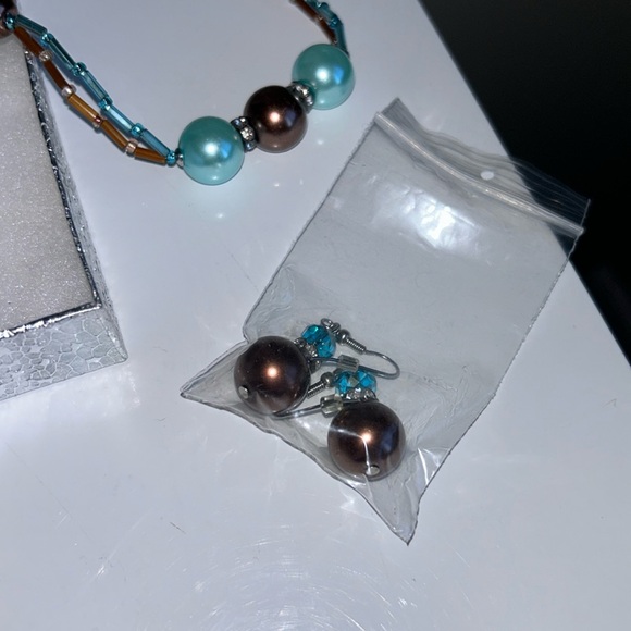 Beaded Necklace & Earrings Set - Picture 4 of 5